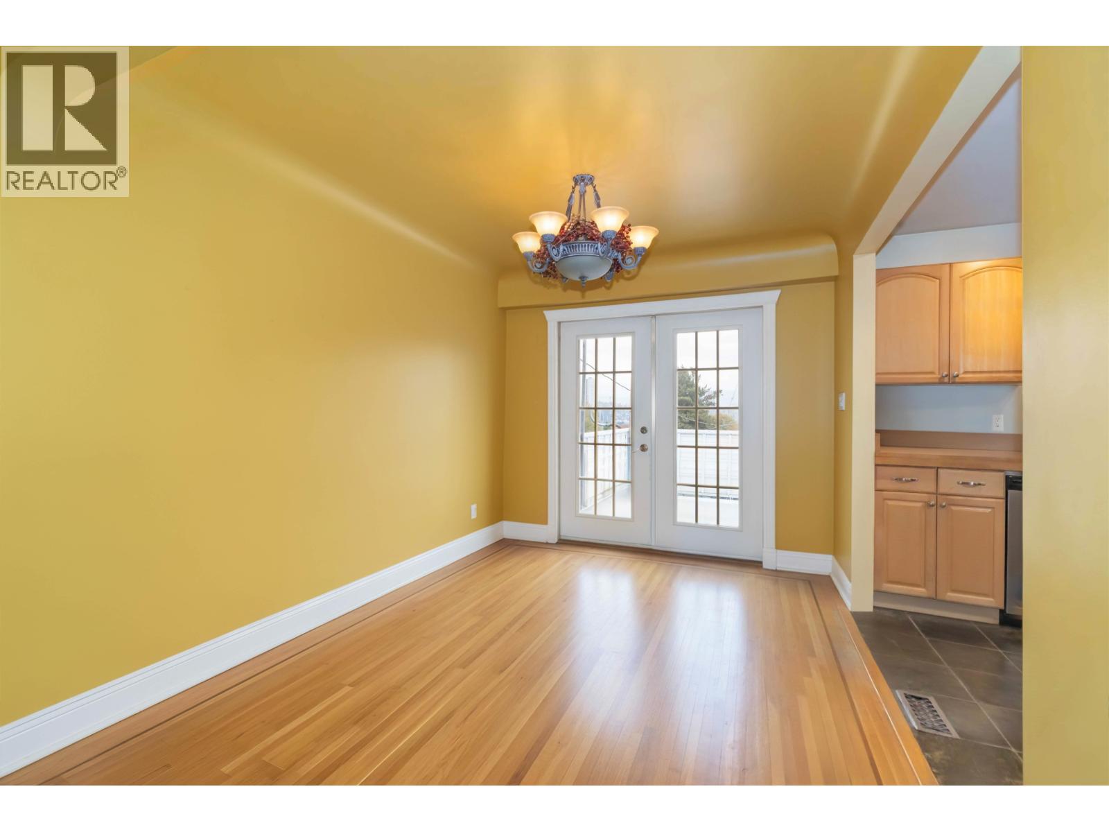 4037 Nithsdale Street, Burnaby, British Columbia  V5G 1P5 - Photo 8 - R3105254