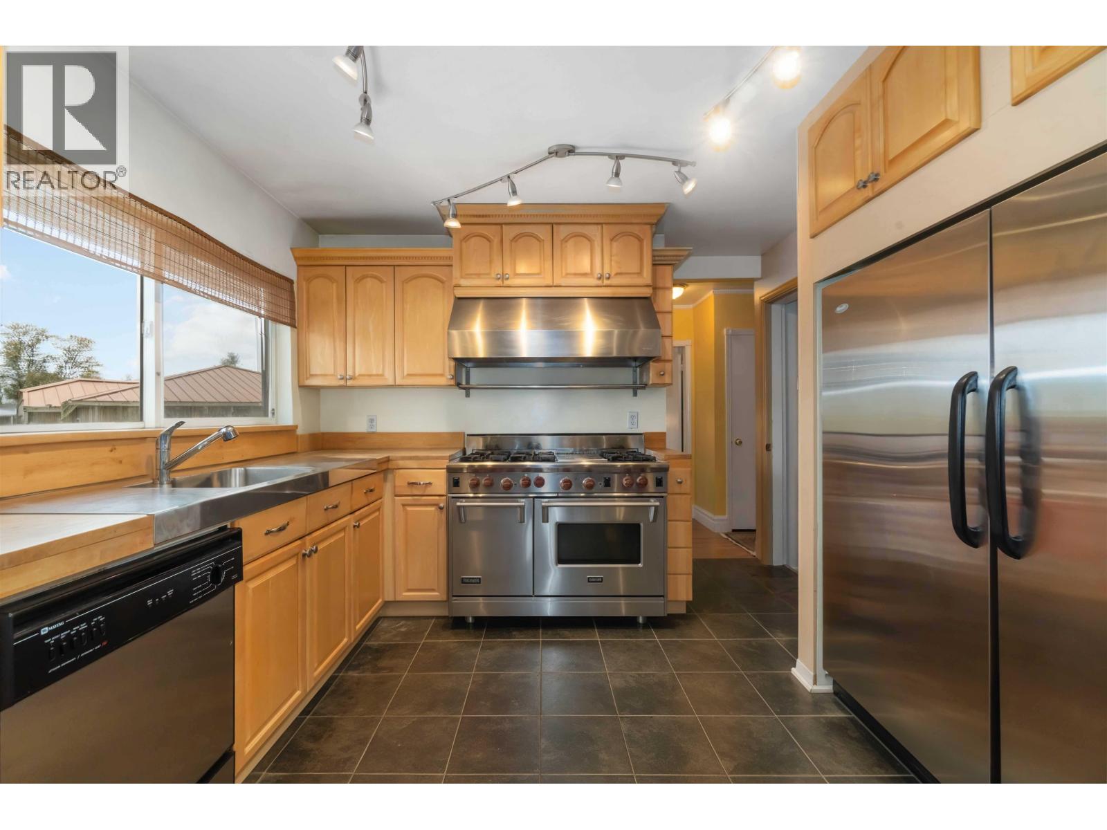 4037 Nithsdale Street, Burnaby, British Columbia  V5G 1P5 - Photo 11 - R3105254