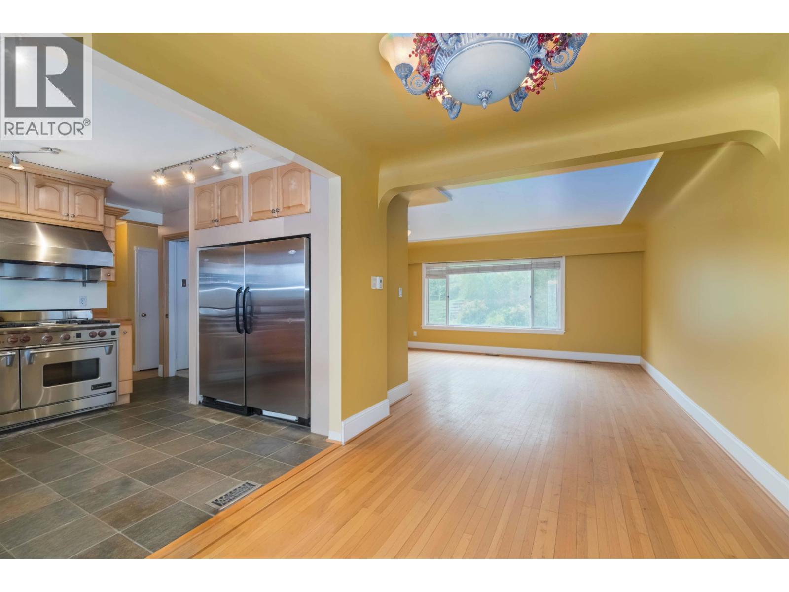 4037 Nithsdale Street, Burnaby, British Columbia  V5G 1P5 - Photo 9 - R3105254