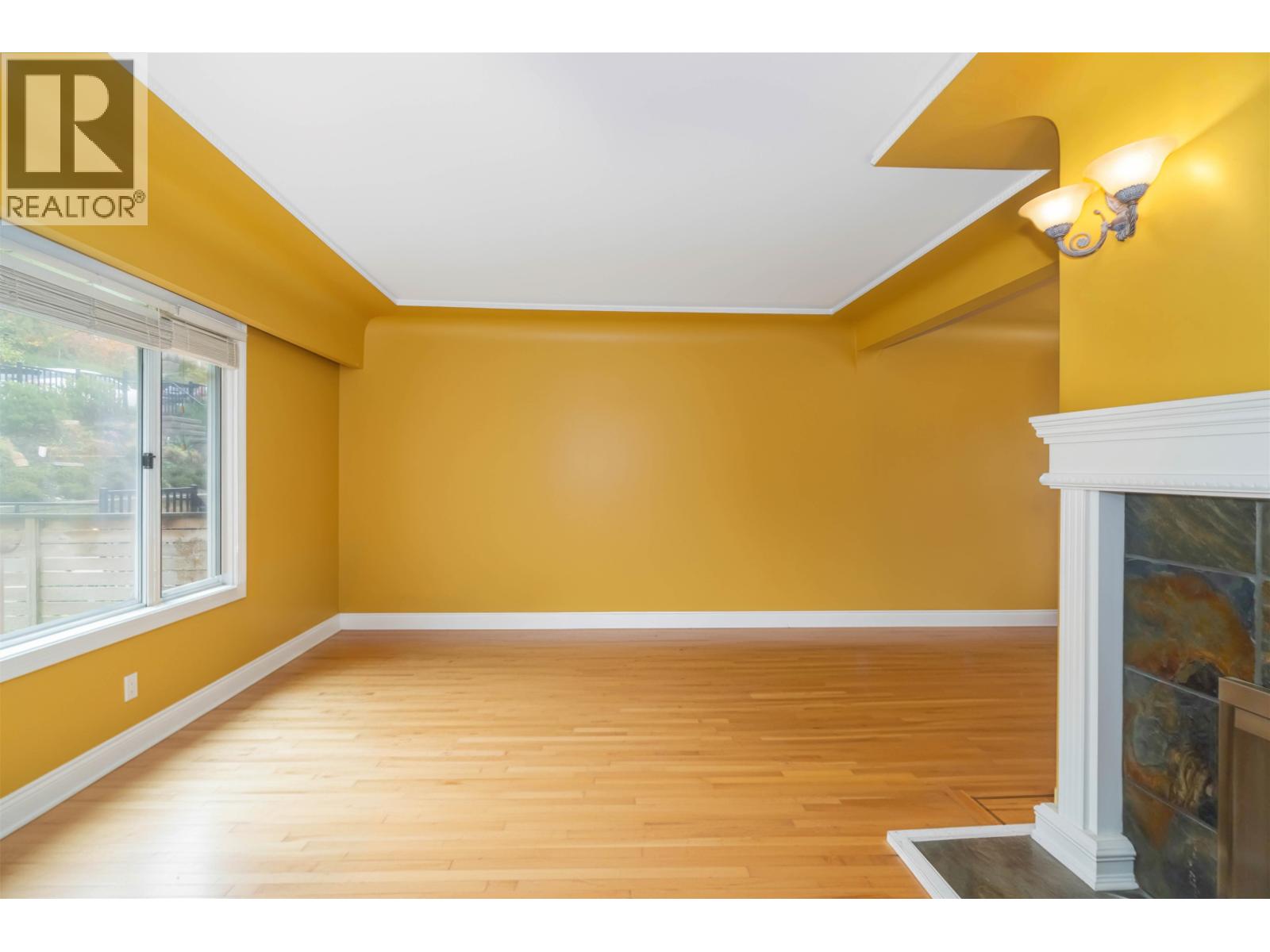 4037 Nithsdale Street, Burnaby, British Columbia  V5G 1P5 - Photo 4 - R3105254