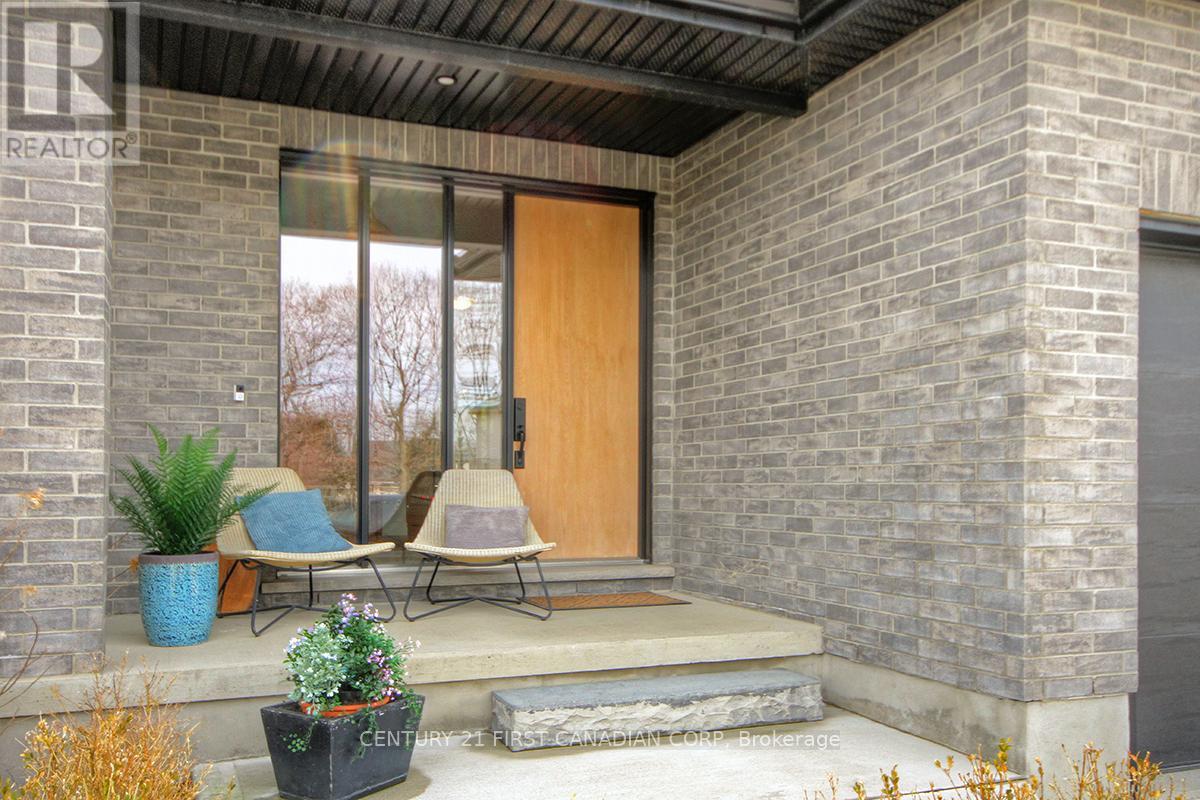 2113 Linkway Boulevard, London South, Ontario  N6K 0K8 - Photo 5 - X12941456