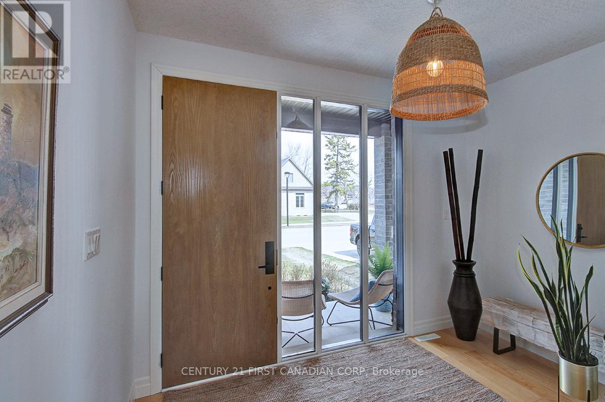 2113 Linkway Boulevard, London South, Ontario  N6K 0K8 - Photo 6 - X12941456