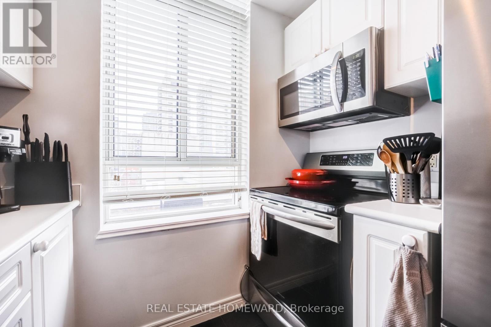 702 - 135 Maitland Street, Toronto, Ontario  M4Y 1E5 - Photo 11 - C12941344