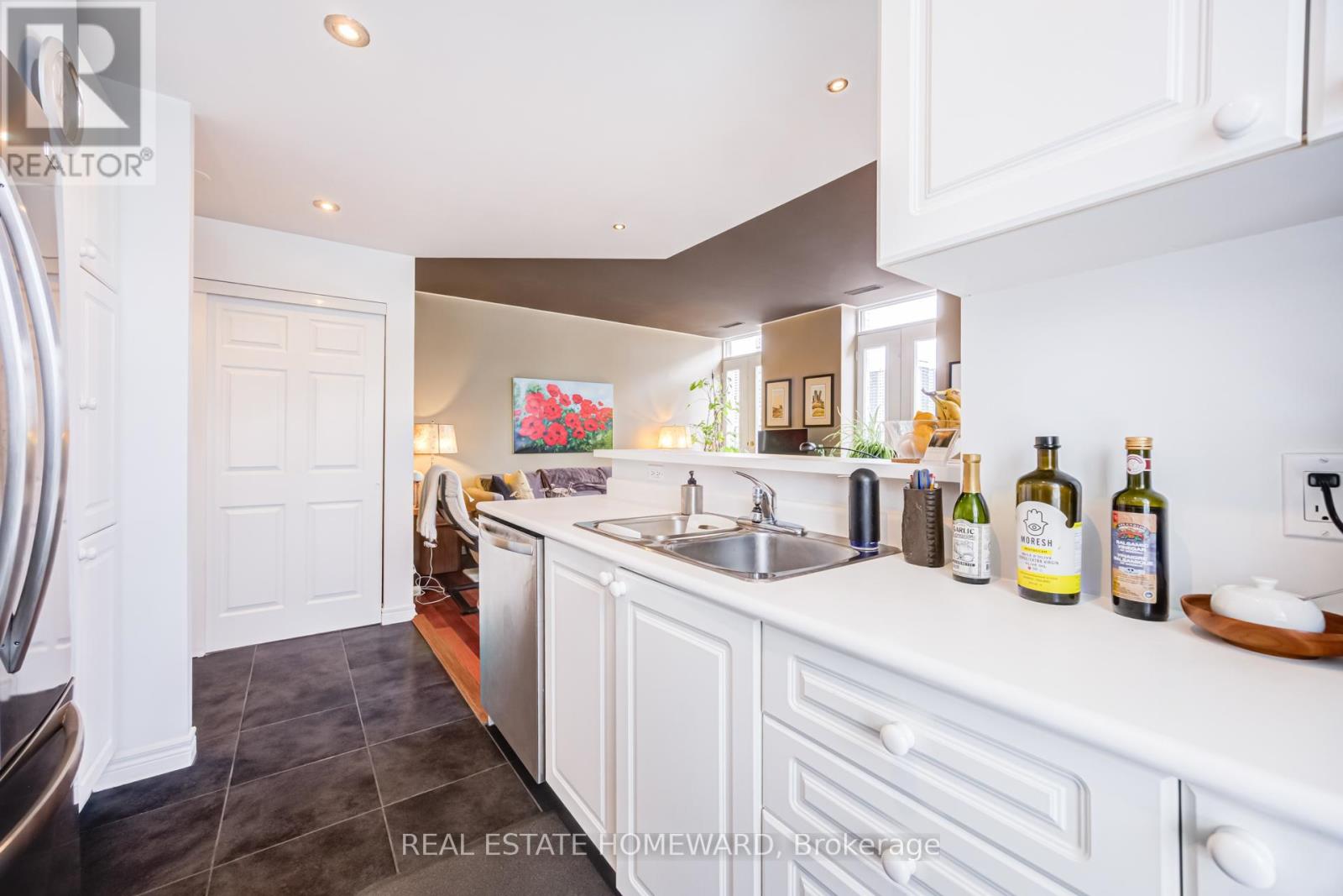 702 - 135 Maitland Street, Toronto, Ontario  M4Y 1E5 - Photo 12 - C12941344