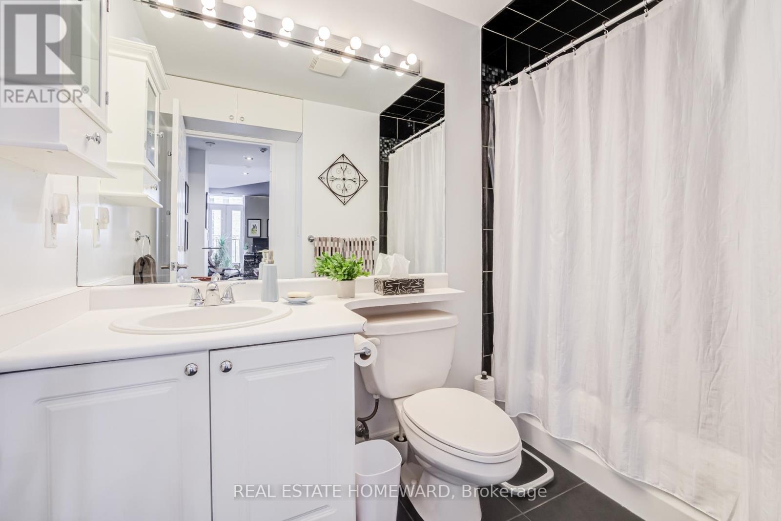 702 - 135 Maitland Street, Toronto, Ontario  M4Y 1E5 - Photo 18 - C12941344