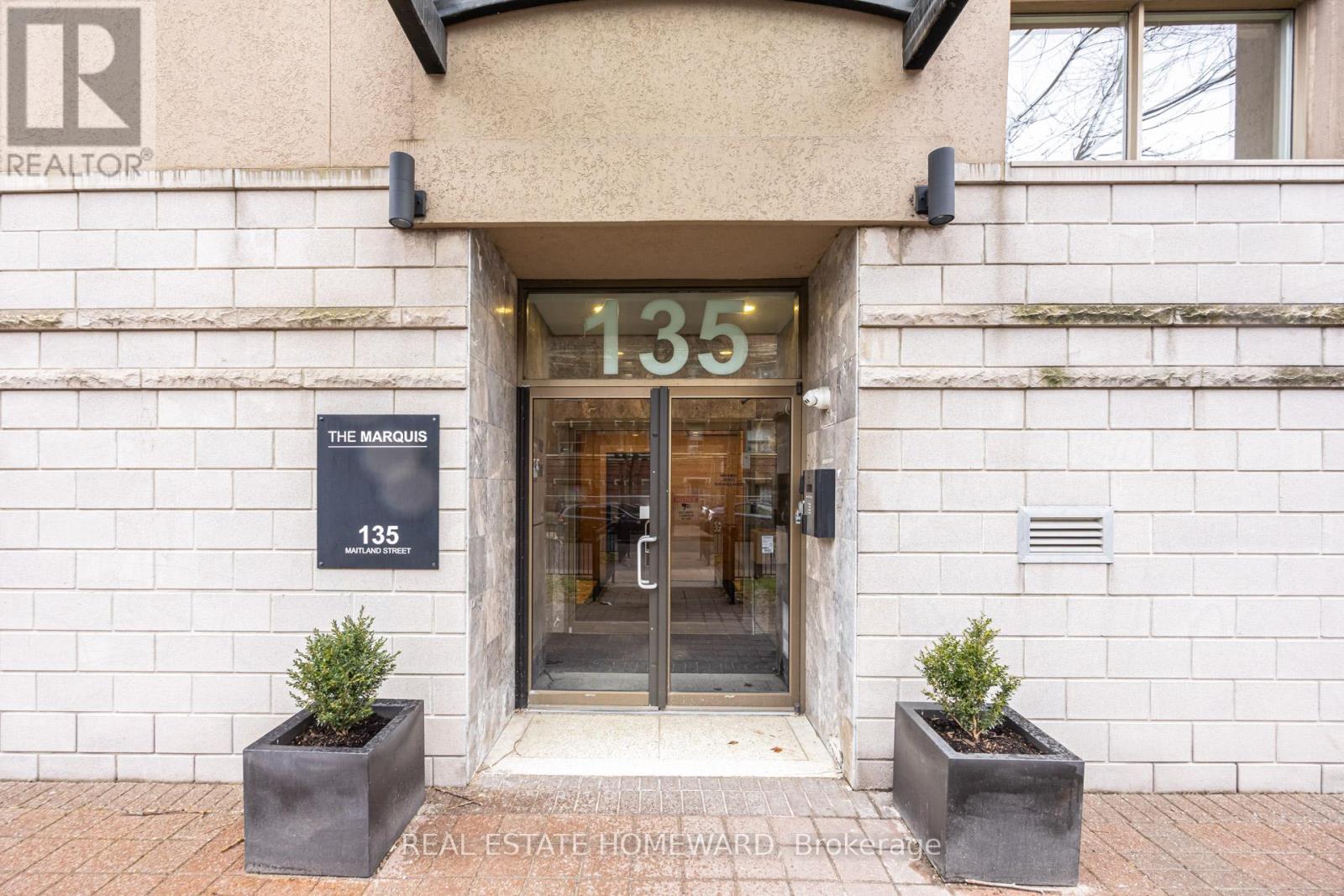 702 - 135 Maitland Street, Toronto, Ontario  M4Y 1E5 - Photo 3 - C12941344