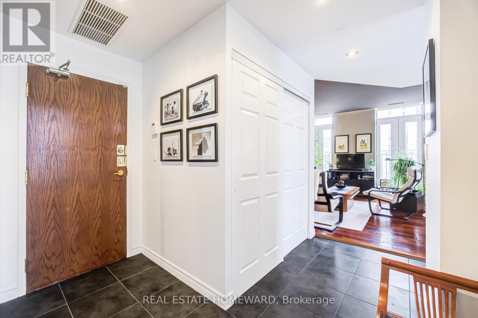 702 - 135 Maitland Street, Toronto, Ontario  M4Y 1E5 - Photo 6 - C12941344