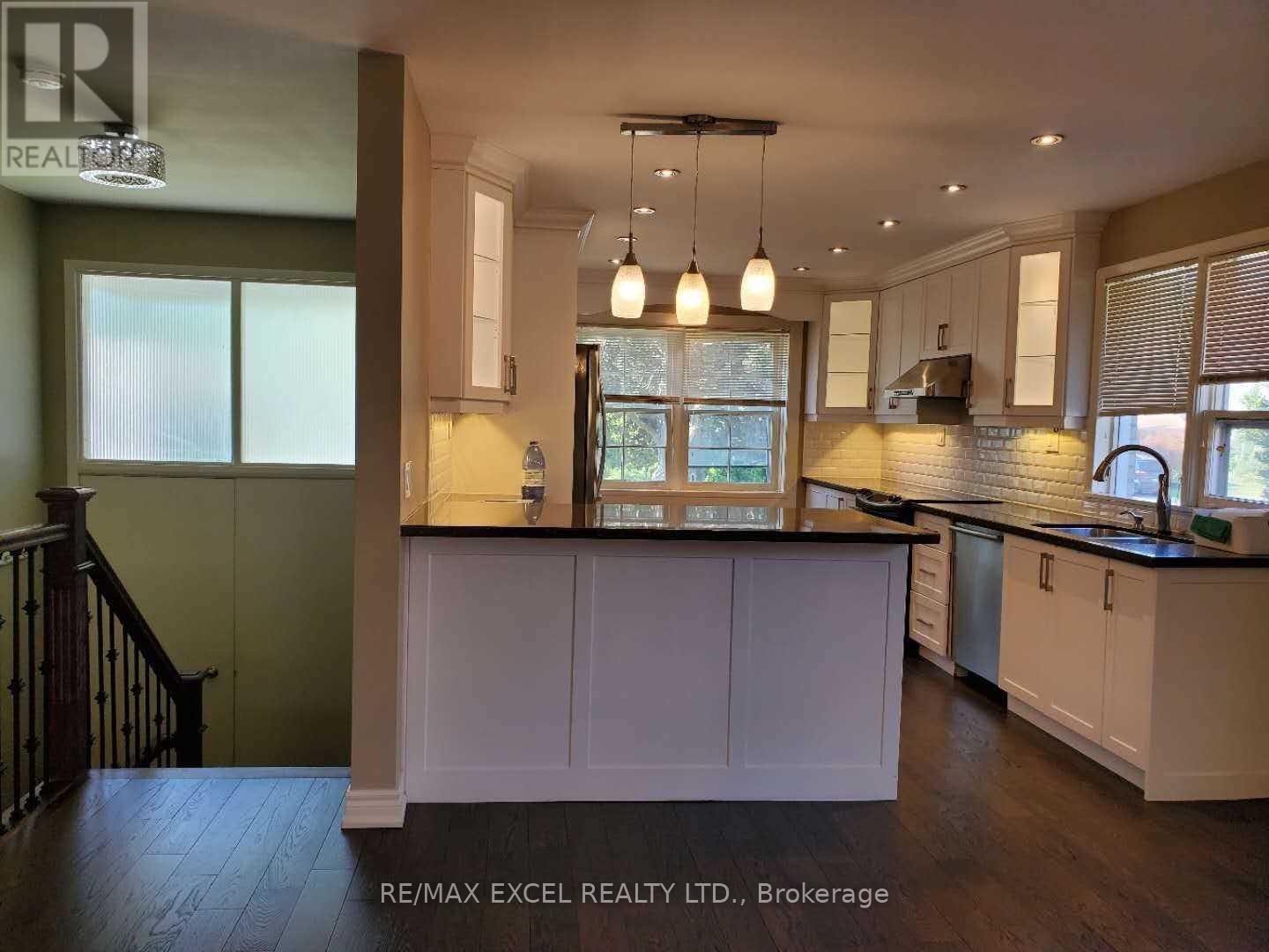 157 Fenn Avenue, Toronto, Ontario  M2P 1X8 - Photo 2 - C12941414