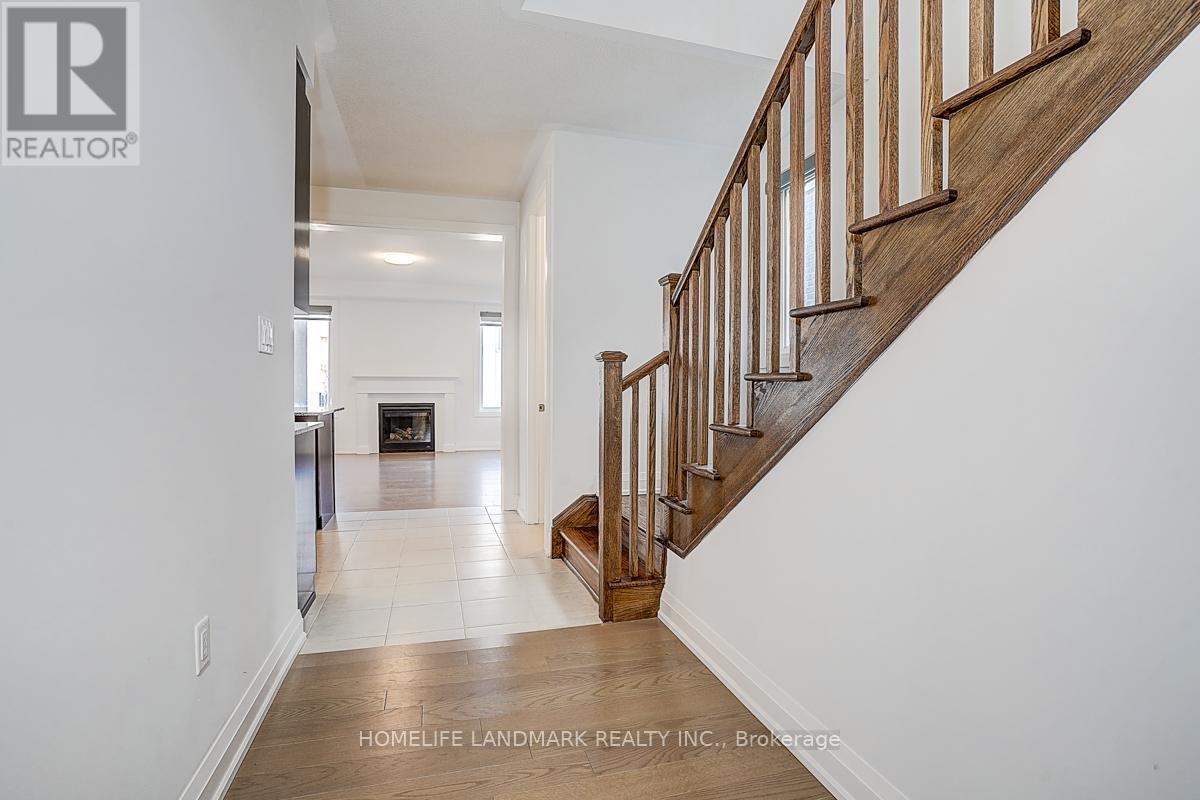 1404 Mockingbird Square, Pickering, Ontario  L1X 0N8 - Photo 5 - E12941500