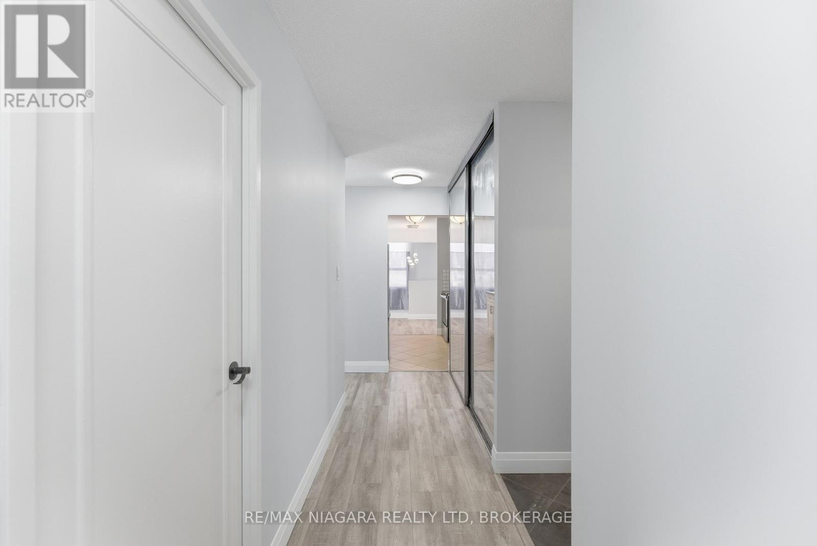 109 - 7 Gale Crescent, St. Catharines, Ontario  L2R 7M8 - Photo 4 - X12941430