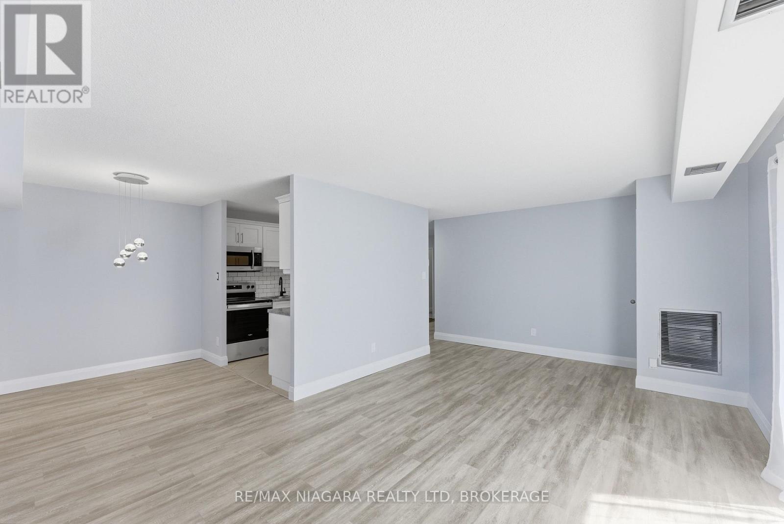 109 - 7 Gale Crescent, St. Catharines, Ontario  L2R 7M8 - Photo 5 - X12941430