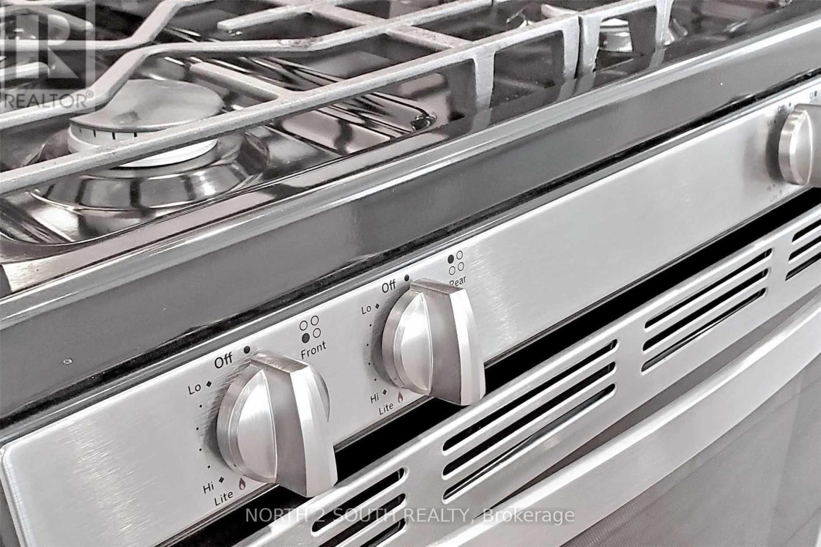 202 Garden Avenue, Georgina, Ontario  L4P 2L4 - Photo 14 - N12941448