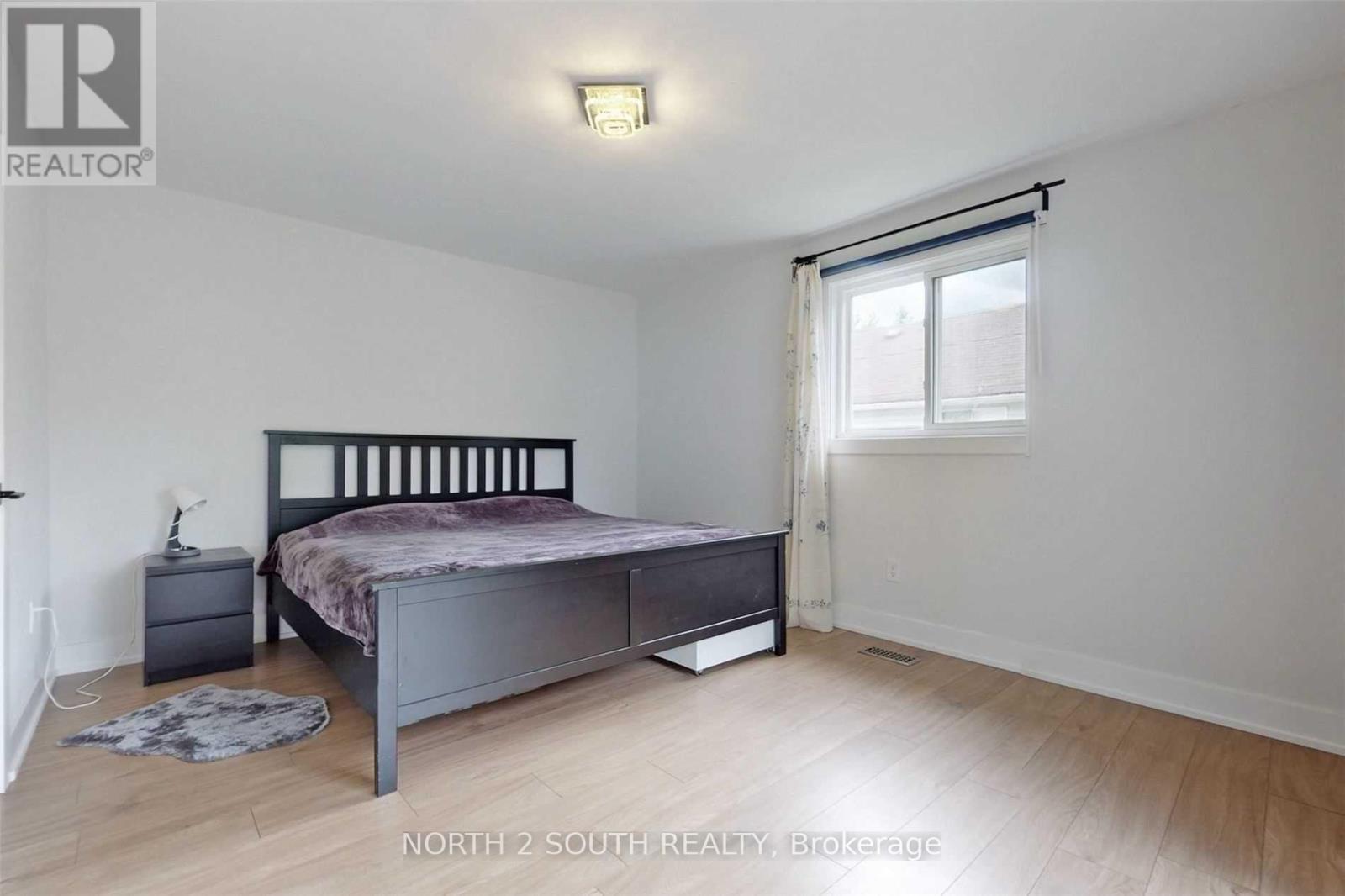 202 Garden Avenue, Georgina, Ontario  L4P 2L4 - Photo 15 - N12941448