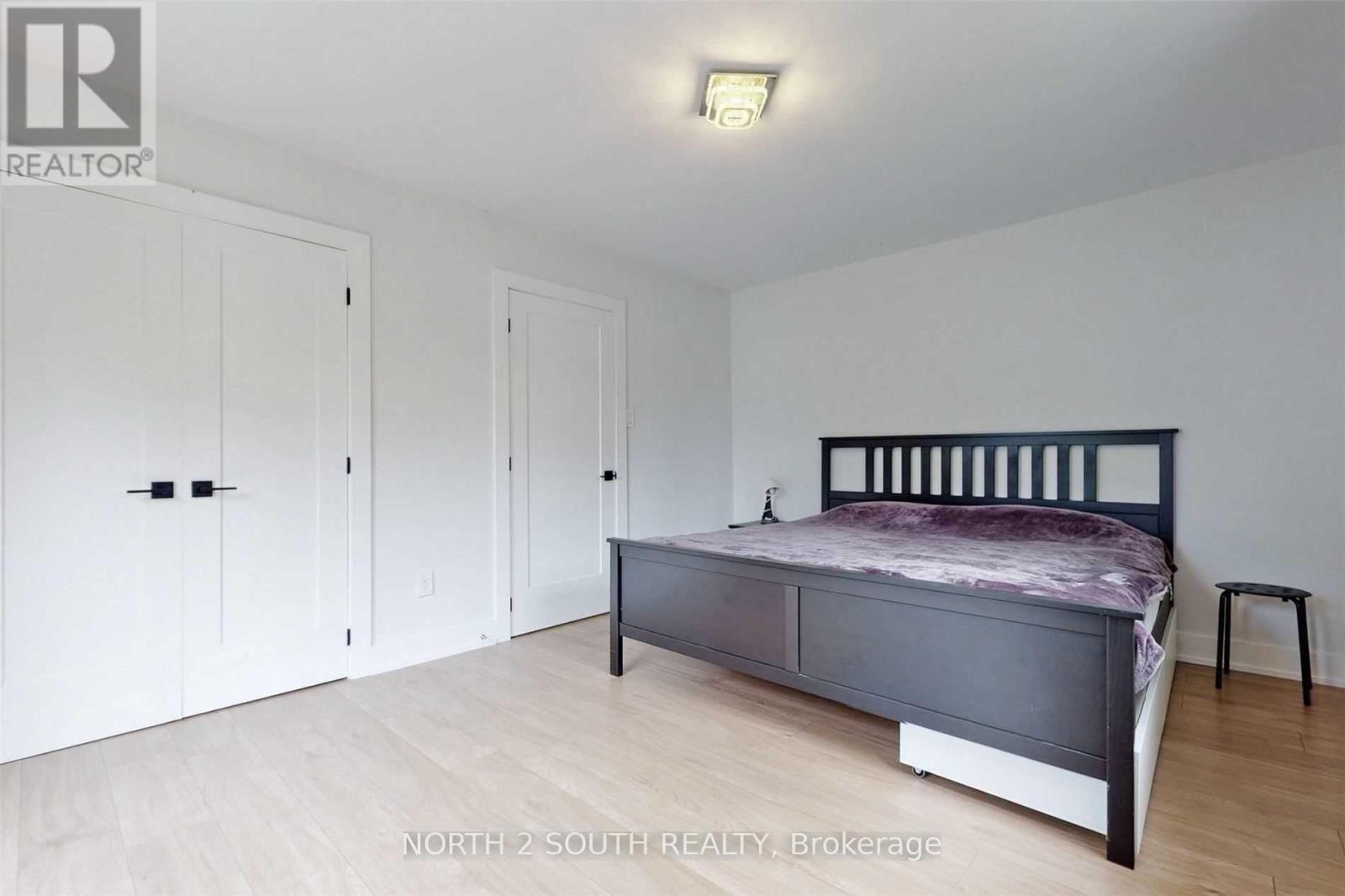 202 Garden Avenue, Georgina, Ontario  L4P 2L4 - Photo 17 - N12941448