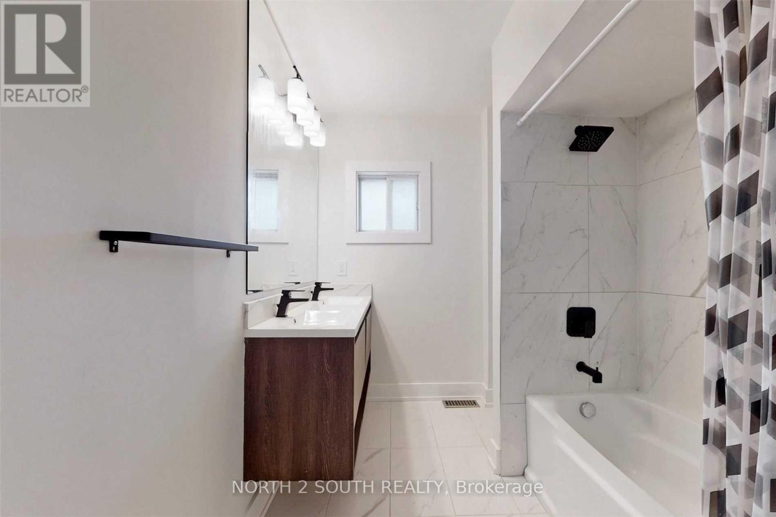 202 Garden Avenue, Georgina, Ontario  L4P 2L4 - Photo 22 - N12941448