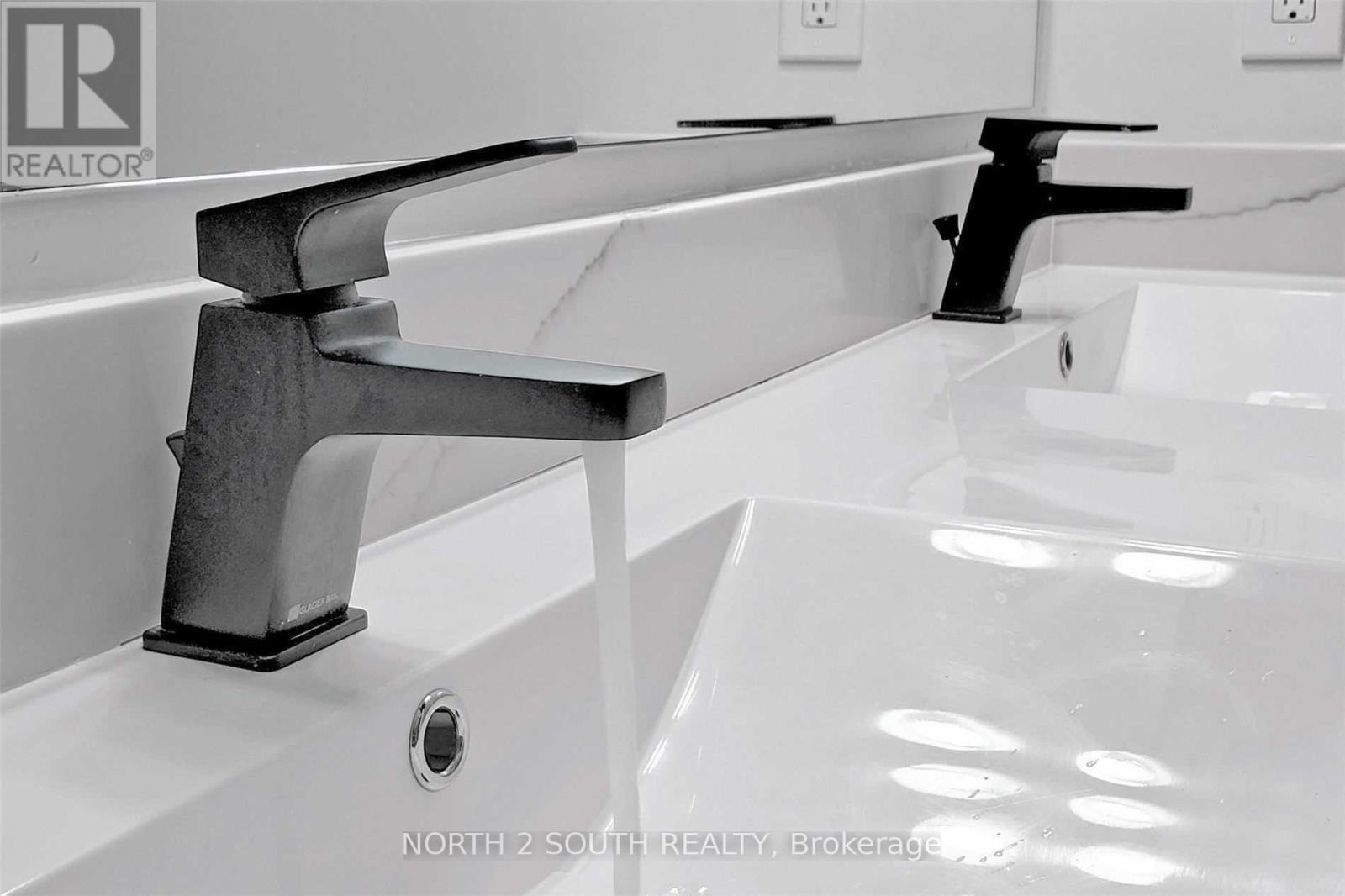 202 Garden Avenue, Georgina, Ontario  L4P 2L4 - Photo 25 - N12941448