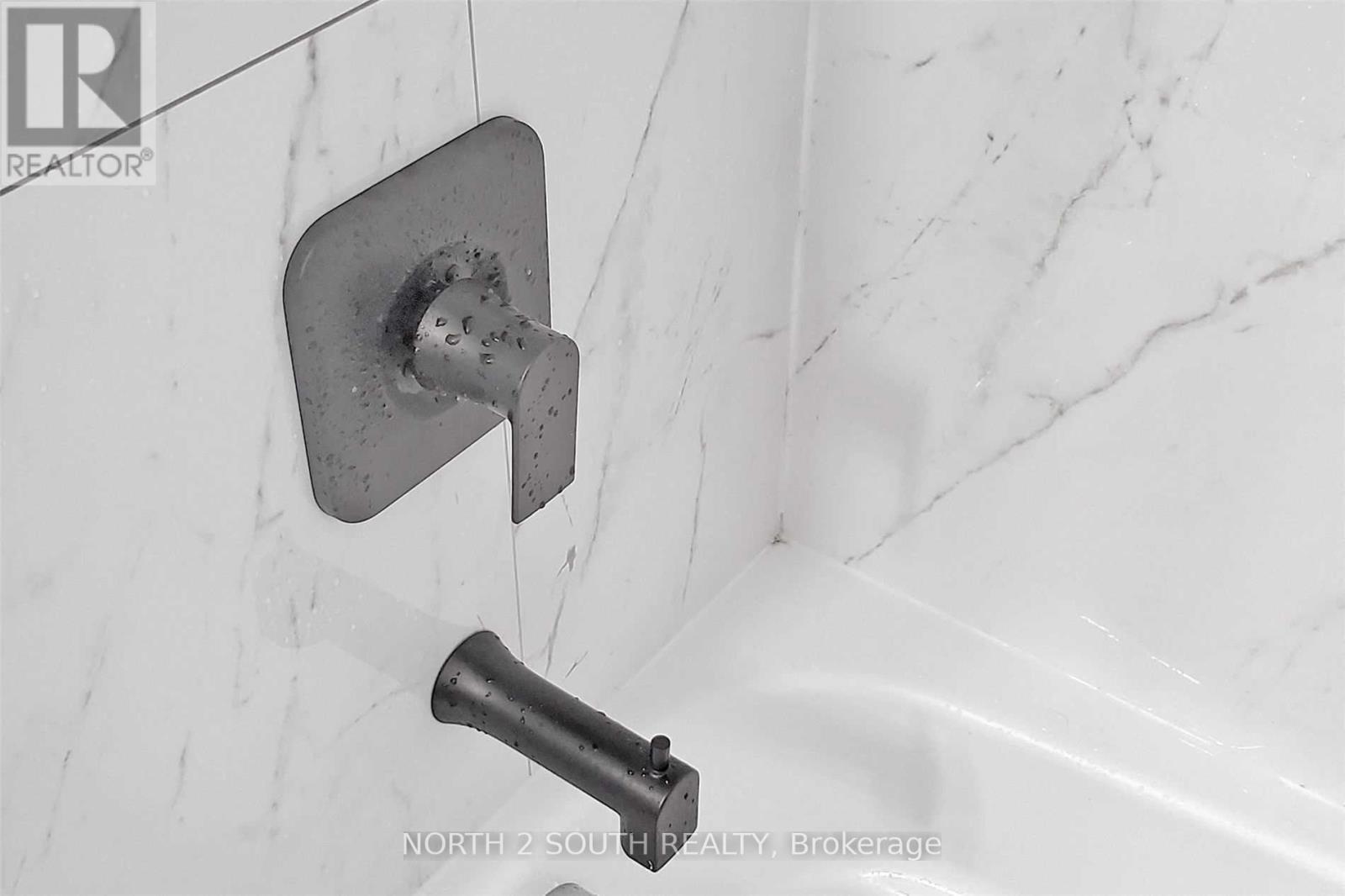 202 Garden Avenue, Georgina, Ontario  L4P 2L4 - Photo 26 - N12941448