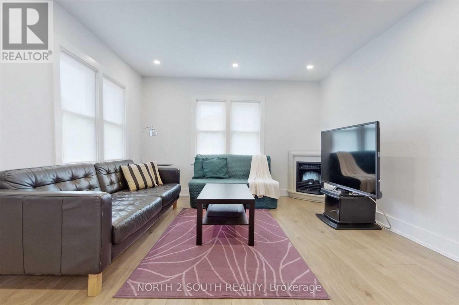 202 Garden Avenue, Georgina, Ontario  L4P 2L4 - Photo 7 - N12941448