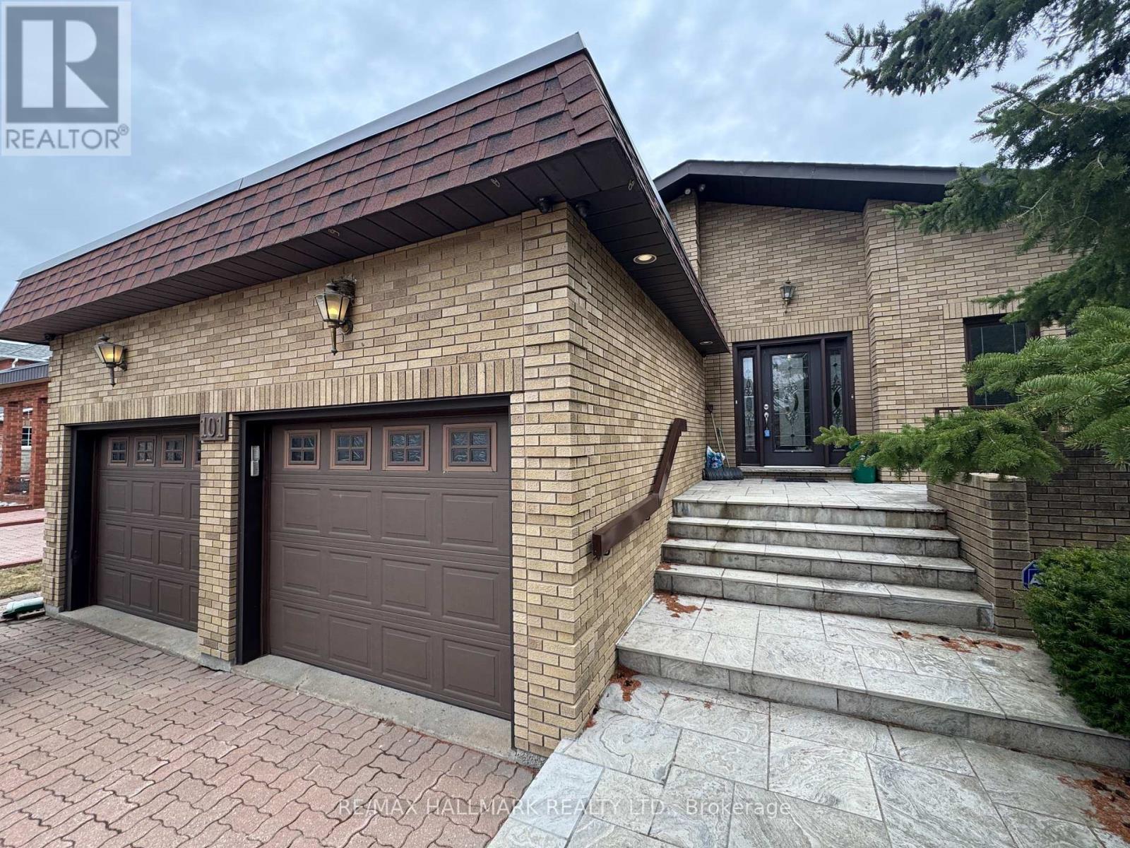 101 LEYBURN AVENUE, Richmond Hill, Ontario