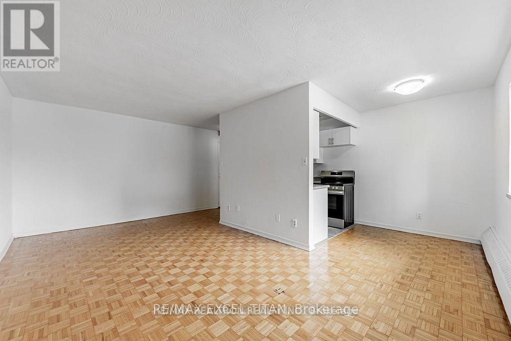 402 - 165 Colborne Avenue, Richmond Hill, Ontario  L4C 2K2 - Photo 10 - N12941482