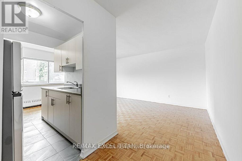 402 - 165 Colborne Avenue, Richmond Hill, Ontario  L4C 2K2 - Photo 12 - N12941482