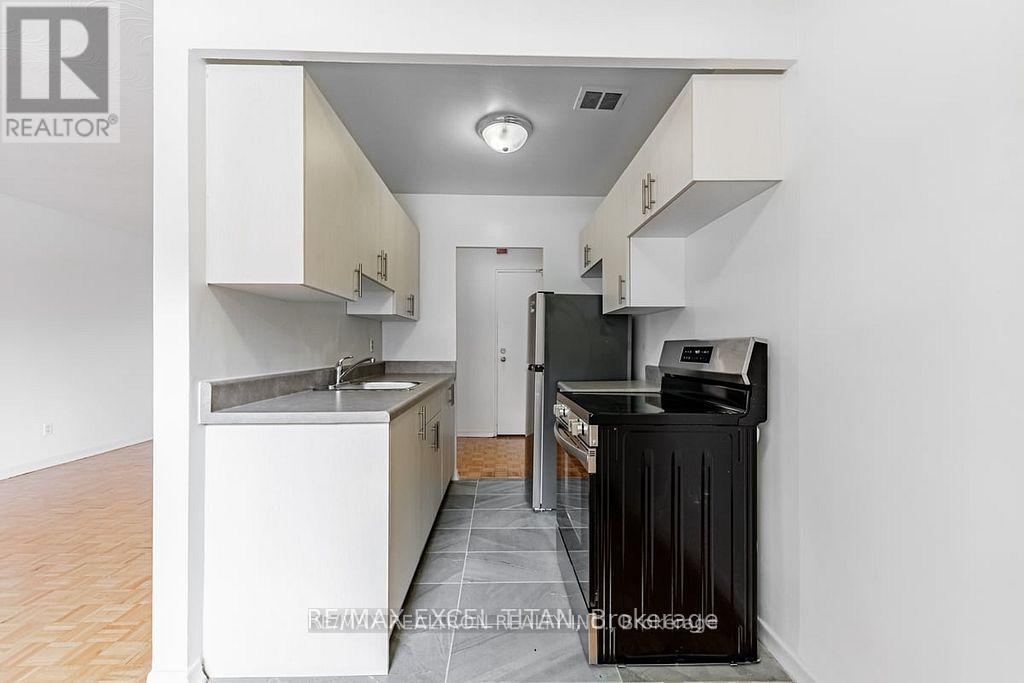 402 - 165 Colborne Avenue, Richmond Hill, Ontario  L4C 2K2 - Photo 13 - N12941482