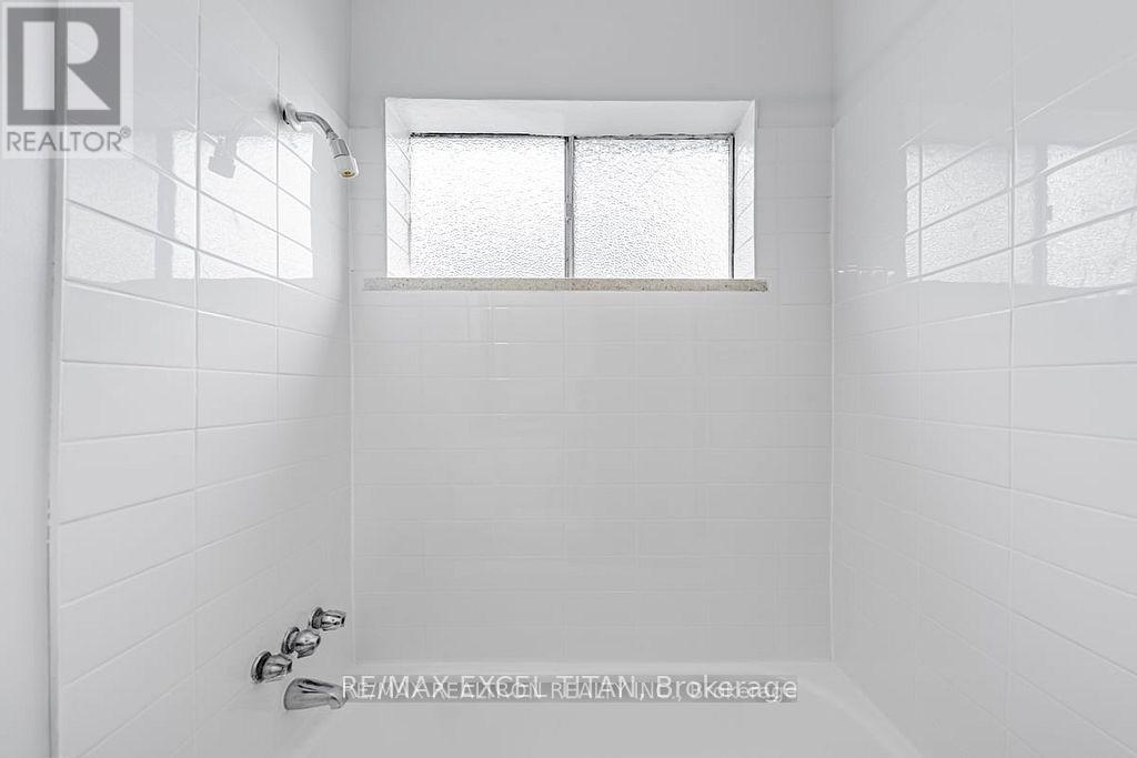 402 - 165 Colborne Avenue, Richmond Hill, Ontario  L4C 2K2 - Photo 17 - N12941482