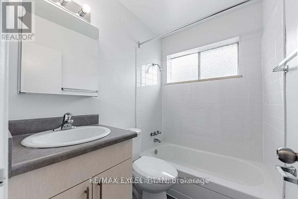 402 - 165 Colborne Avenue, Richmond Hill, Ontario  L4C 2K2 - Photo 18 - N12941482