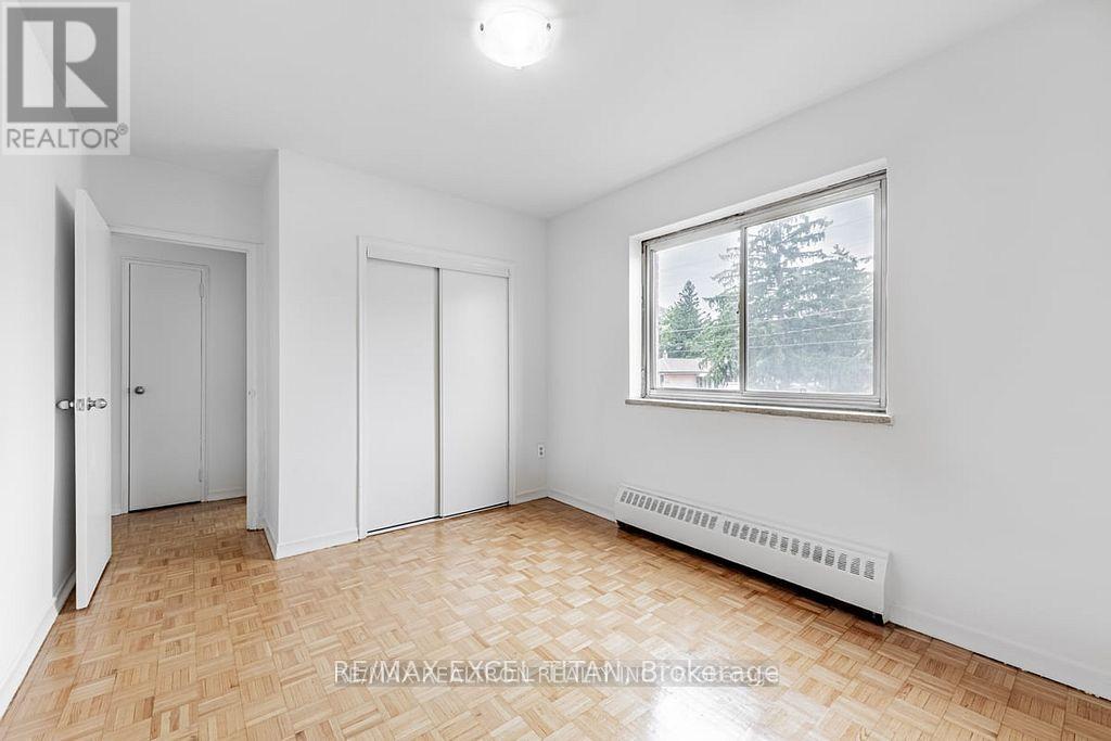 402 - 165 Colborne Avenue, Richmond Hill, Ontario  L4C 2K2 - Photo 2 - N12941482