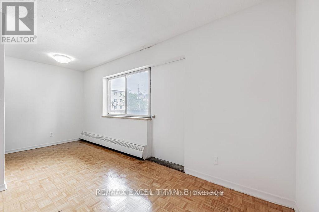 402 - 165 Colborne Avenue, Richmond Hill, Ontario  L4C 2K2 - Photo 4 - N12941482