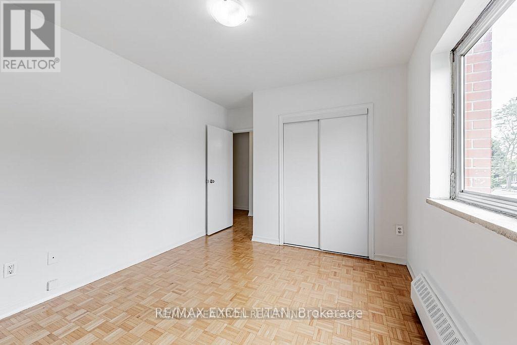 402 - 165 Colborne Avenue, Richmond Hill, Ontario  L4C 2K2 - Photo 5 - N12941482