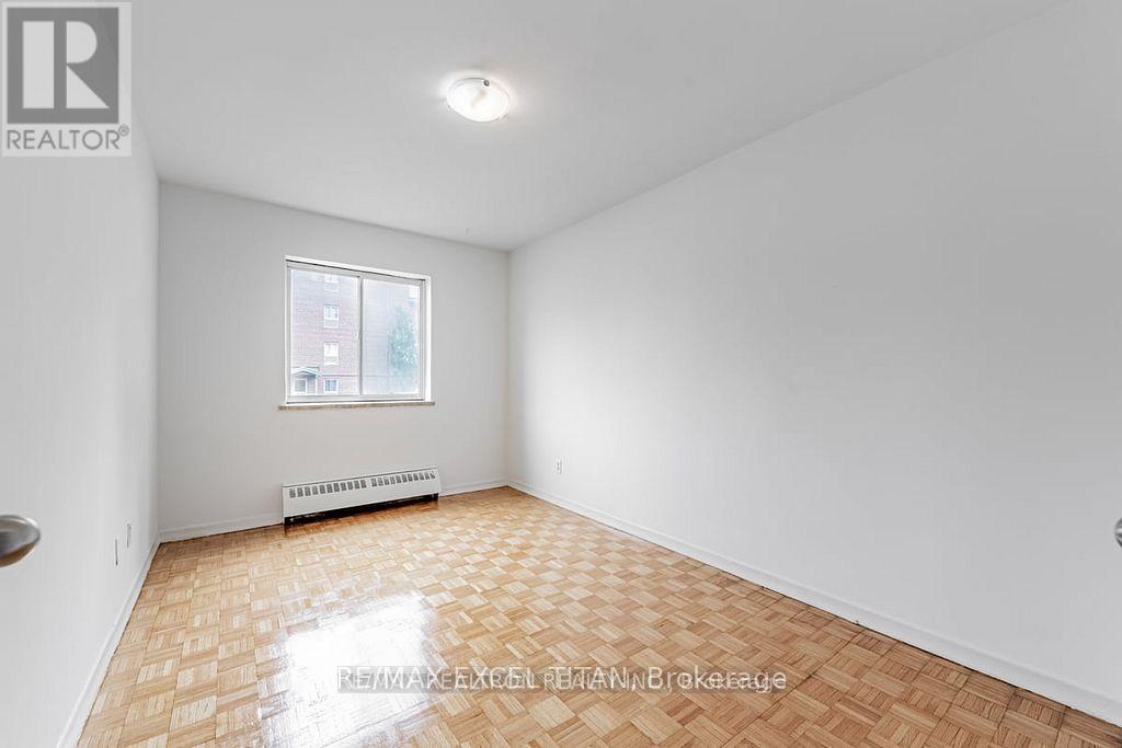 402 - 165 Colborne Avenue, Richmond Hill, Ontario  L4C 2K2 - Photo 6 - N12941482