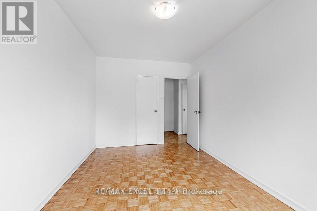 402 - 165 Colborne Avenue, Richmond Hill, Ontario  L4C 2K2 - Photo 8 - N12941482