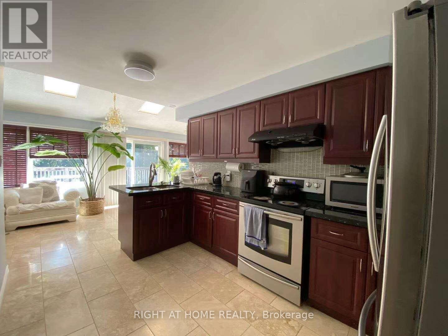 3 Hollingham Road, Markham, Ontario  L3R 7Y1 - Photo 4 - N12941488