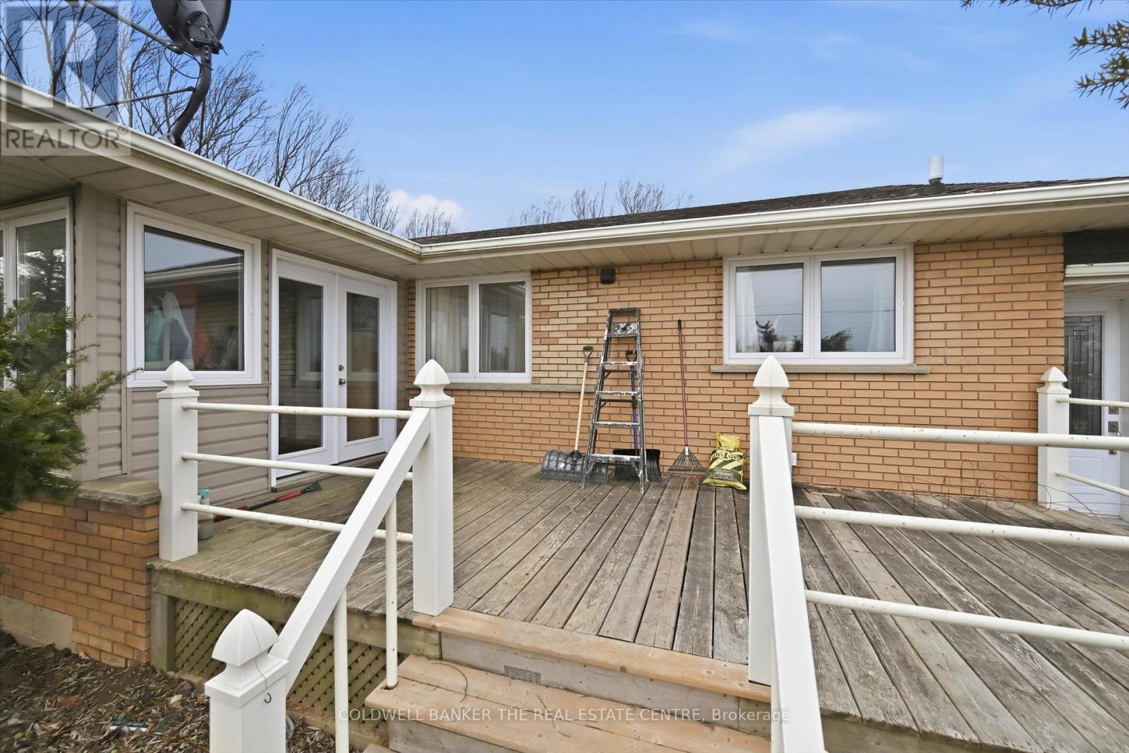 356 Mountain Road, Grimsby, Ontario  L3M 4E7 - Photo 4 - X12741426