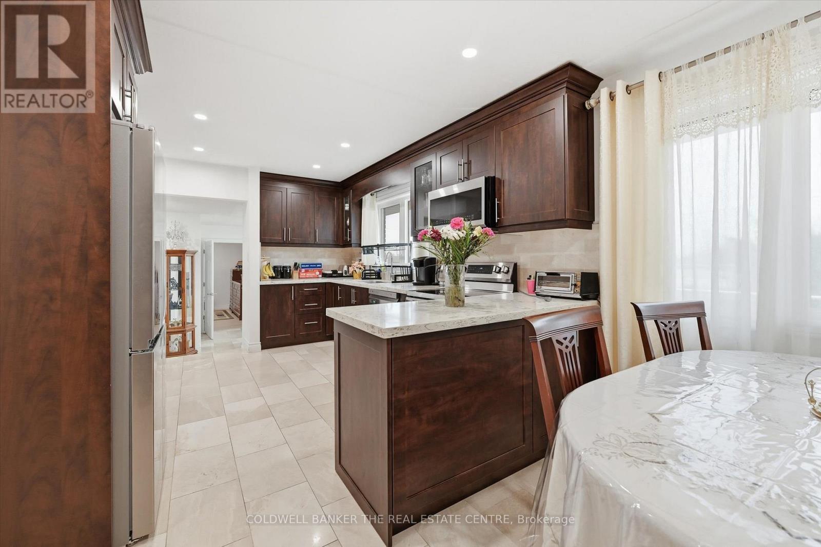 356 Mountain Road, Grimsby, Ontario  L3M 4E7 - Photo 11 - X12741426