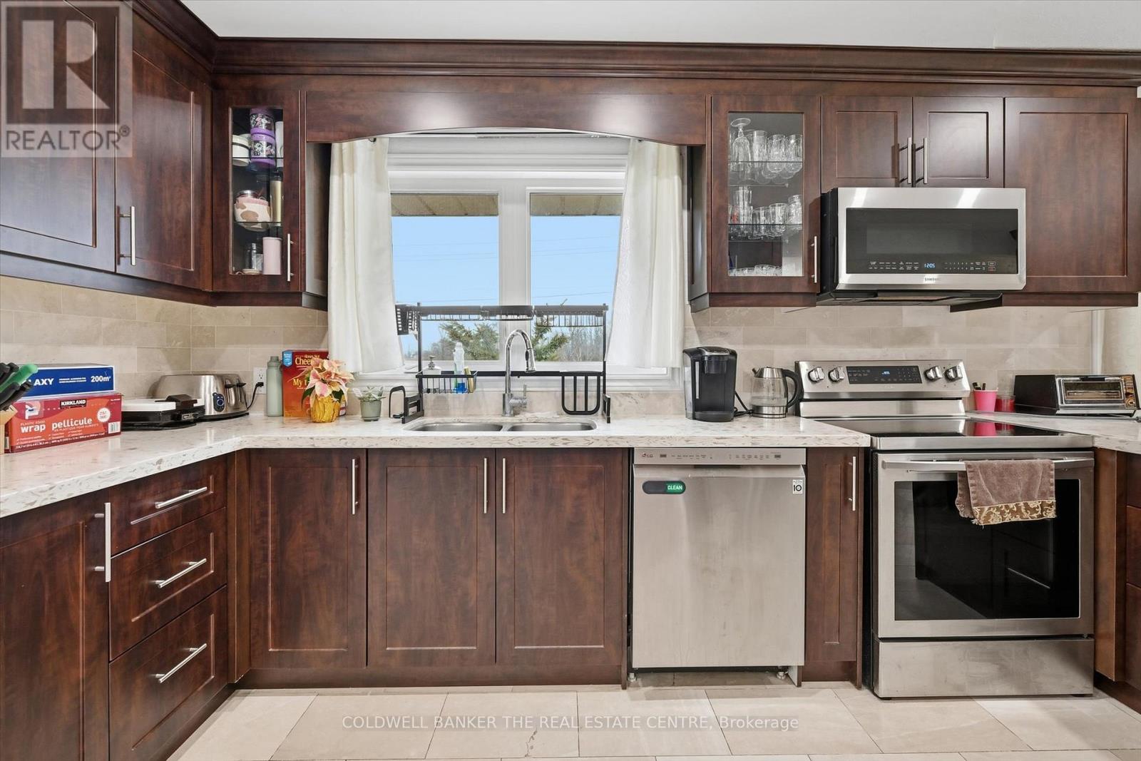 356 Mountain Road, Grimsby, Ontario  L3M 4E7 - Photo 14 - X12741426