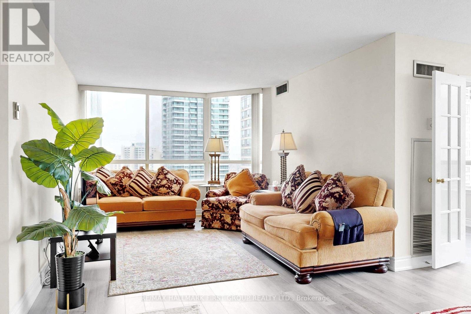 1603 - 3605 Kariya Drive, Mississauga, Ontario  L5B 3J4 - Photo 9 - W12941342