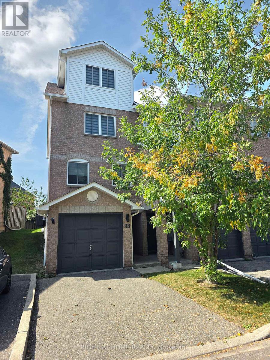 98 SPADINA ROAD, Brampton, Ontario