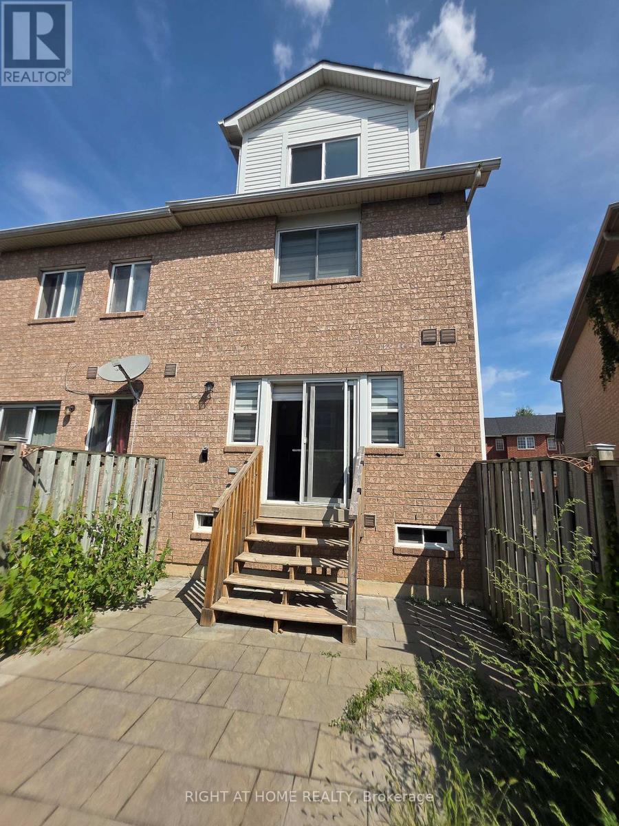 98 Spadina Road, Brampton, Ontario  L6X 4X6 - Photo 2 - W12941394