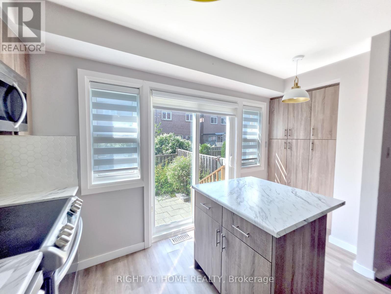 98 Spadina Road, Brampton, Ontario  L6X 4X6 - Photo 3 - W12941394