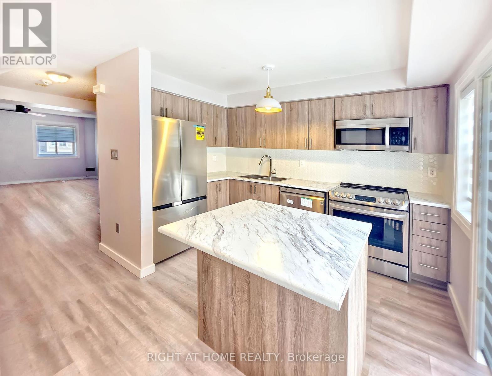 98 Spadina Road, Brampton, Ontario  L6X 4X6 - Photo 4 - W12941394