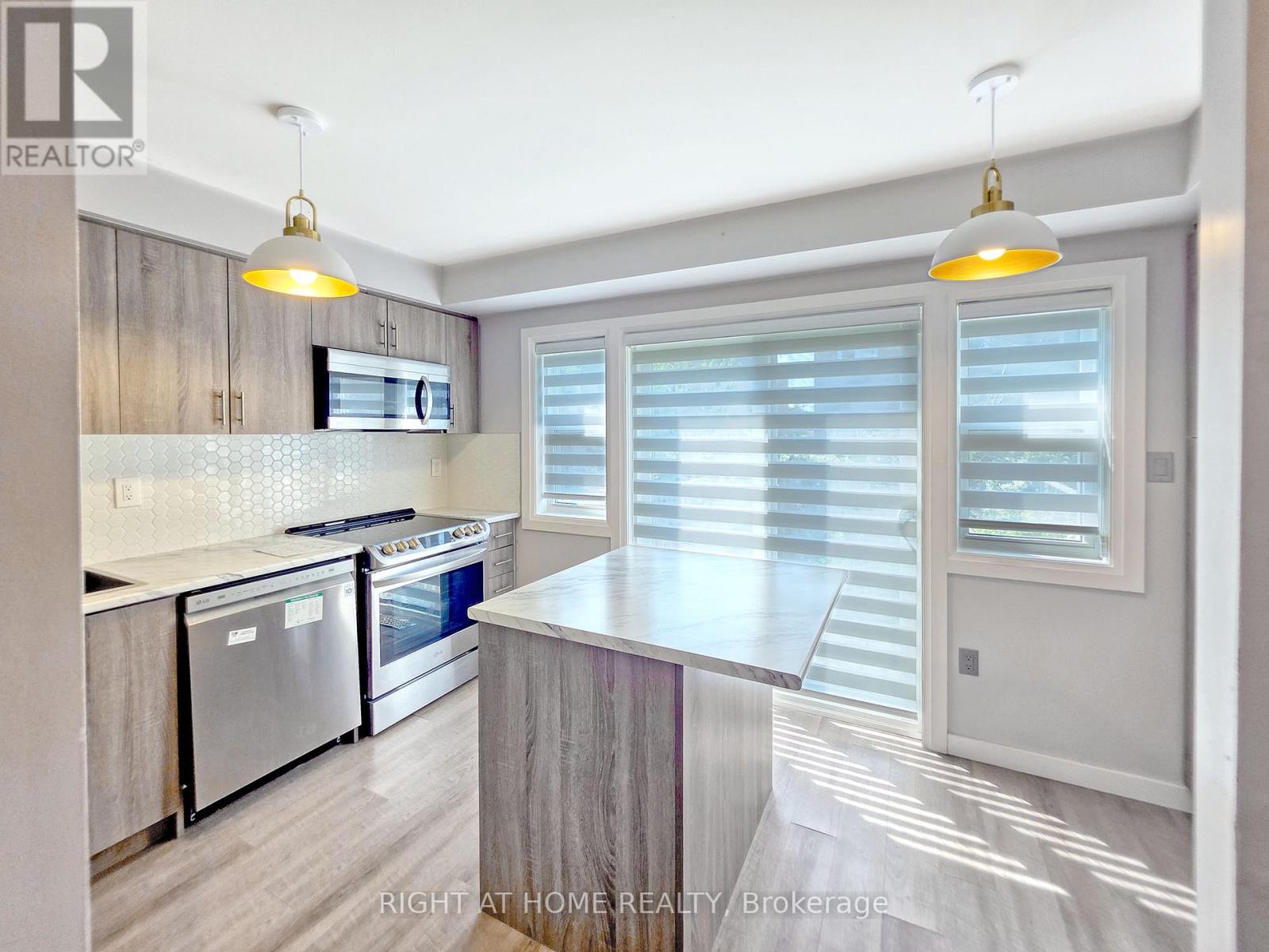 98 Spadina Road, Brampton, Ontario  L6X 4X6 - Photo 5 - W12941394