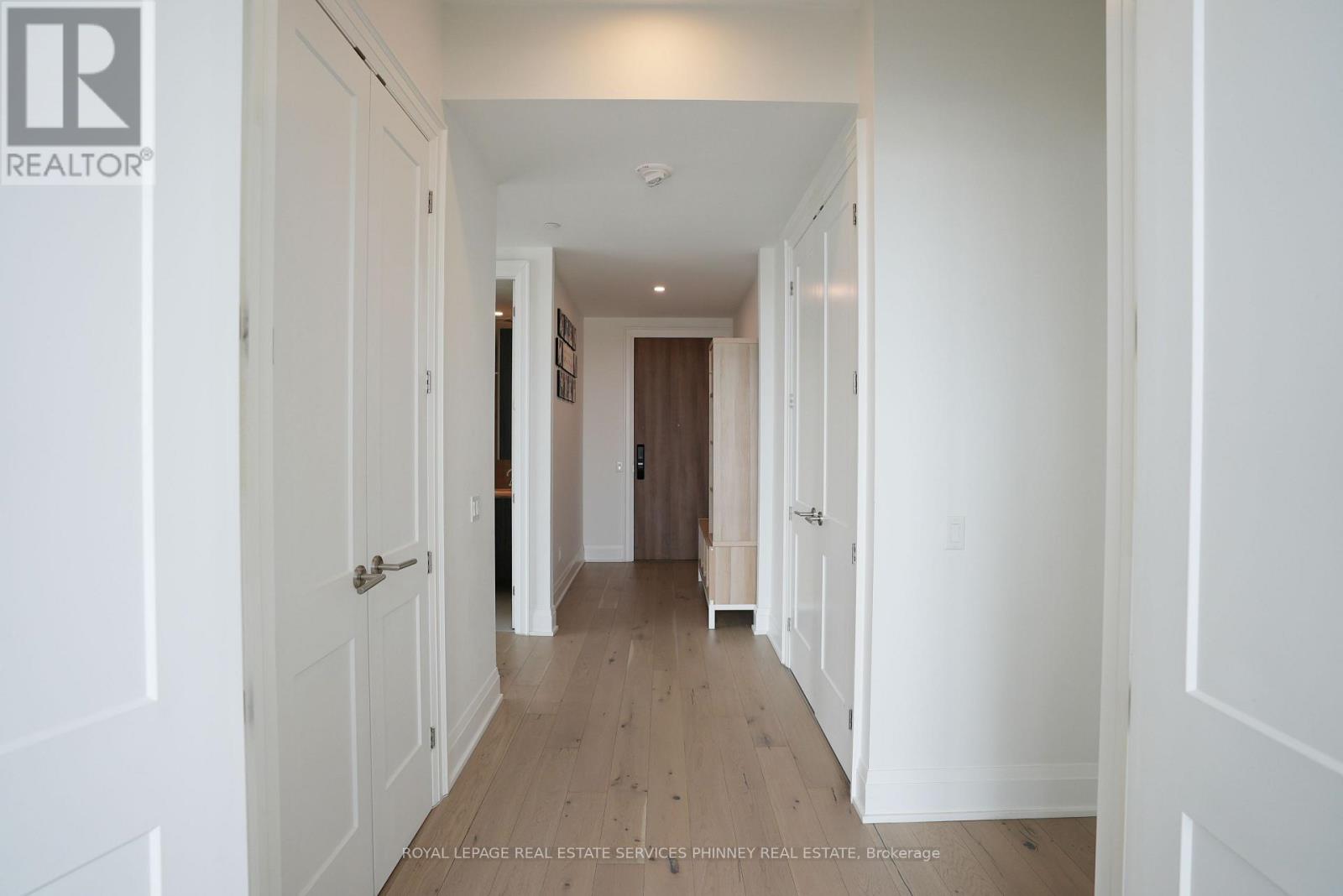 1702 - 21 Park Street, Mississauga, Ontario  L5G 1L7 - Photo 2 - W12941404