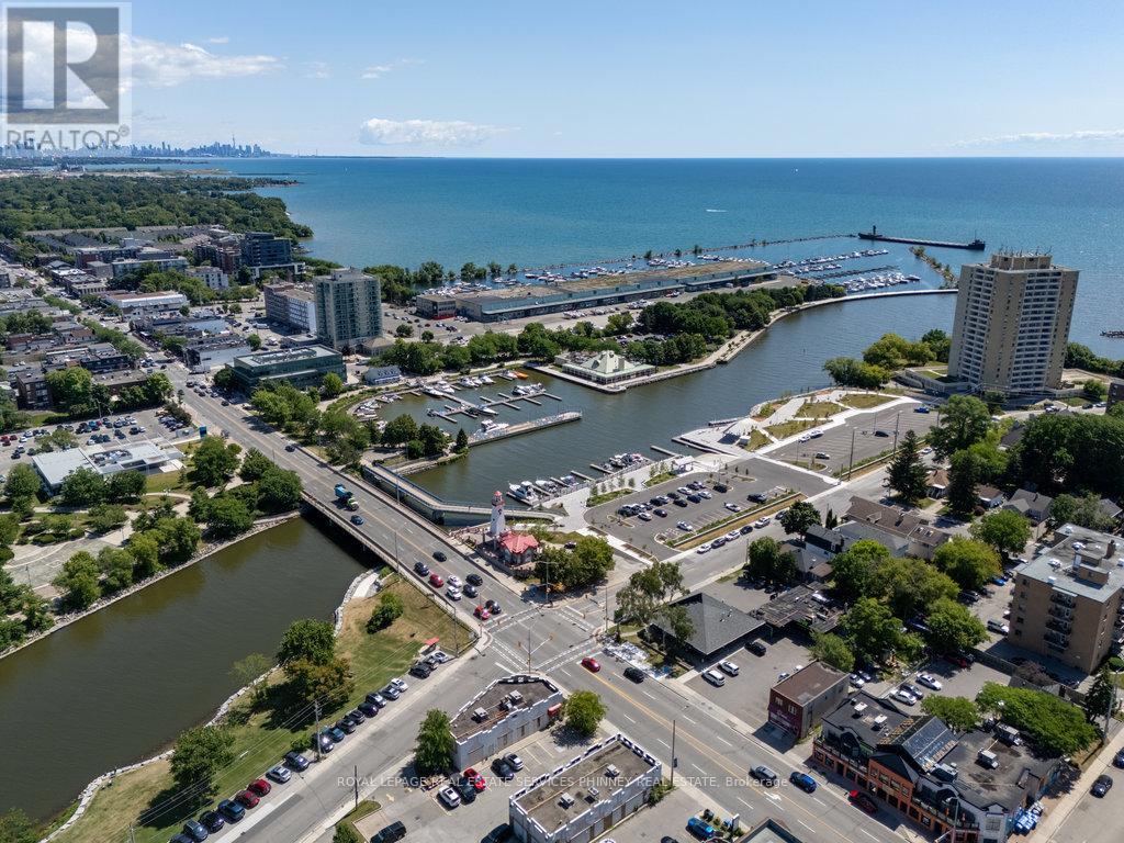 1702 - 21 Park Street, Mississauga, Ontario  L5G 1L7 - Photo 32 - W12941404