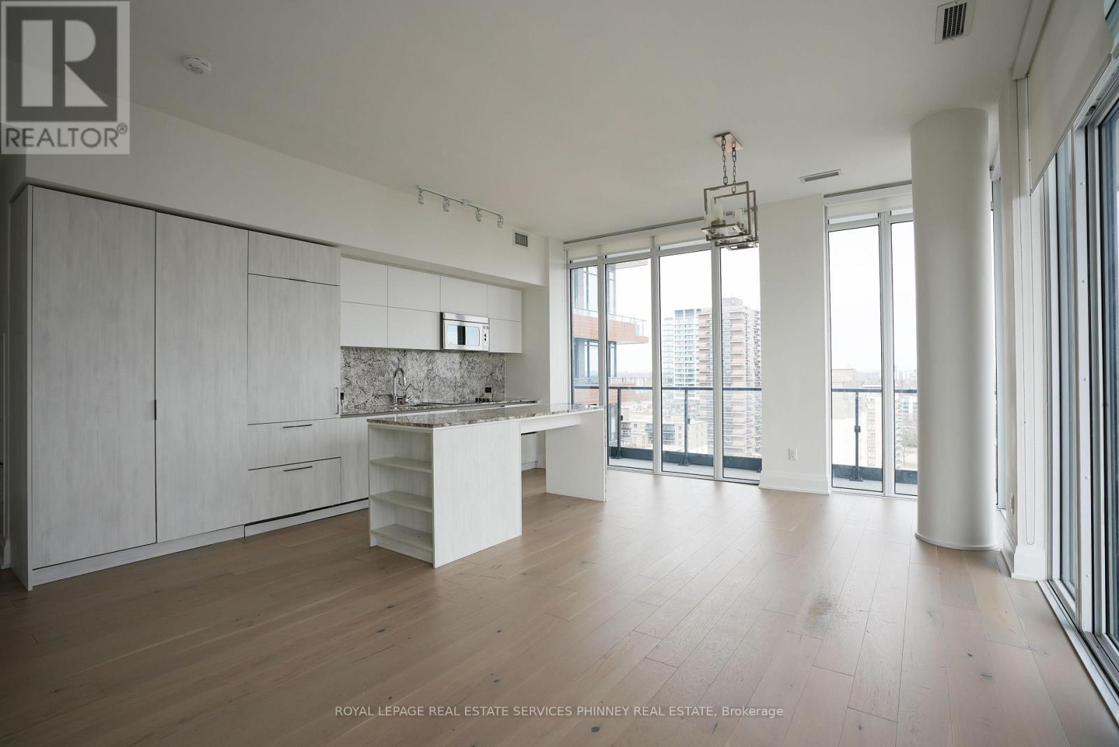 1702 - 21 Park Street, Mississauga, Ontario  L5G 1L7 - Photo 5 - W12941404