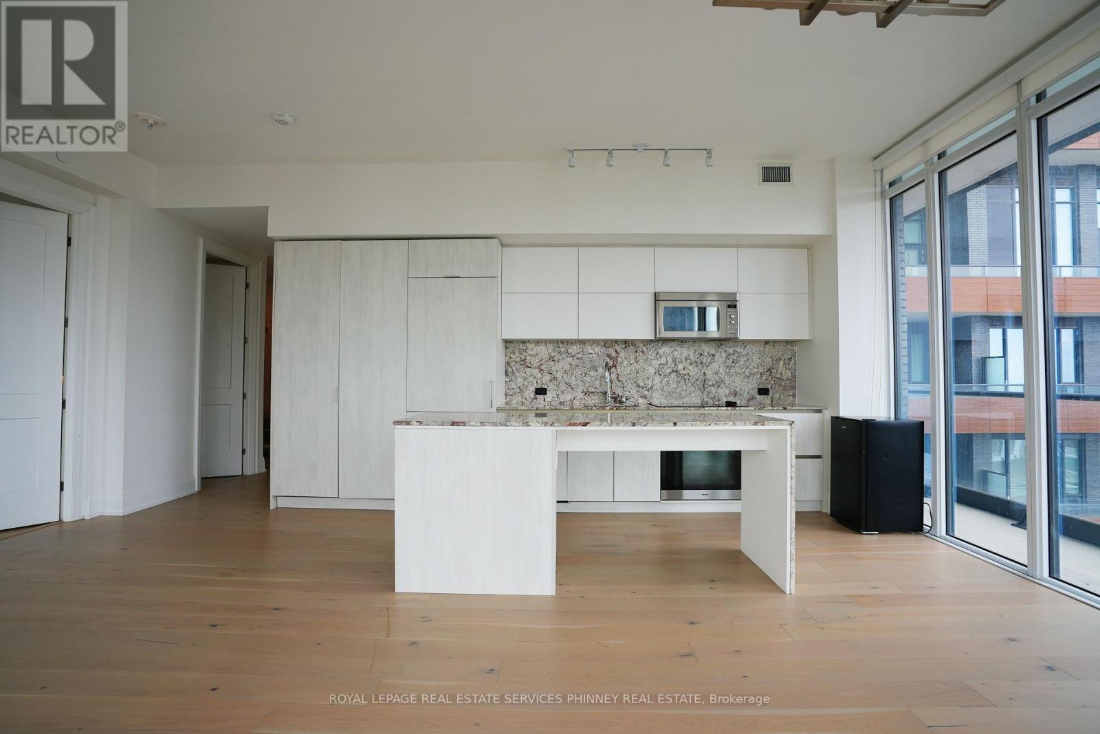 1702 - 21 Park Street, Mississauga, Ontario  L5G 1L7 - Photo 8 - W12941404