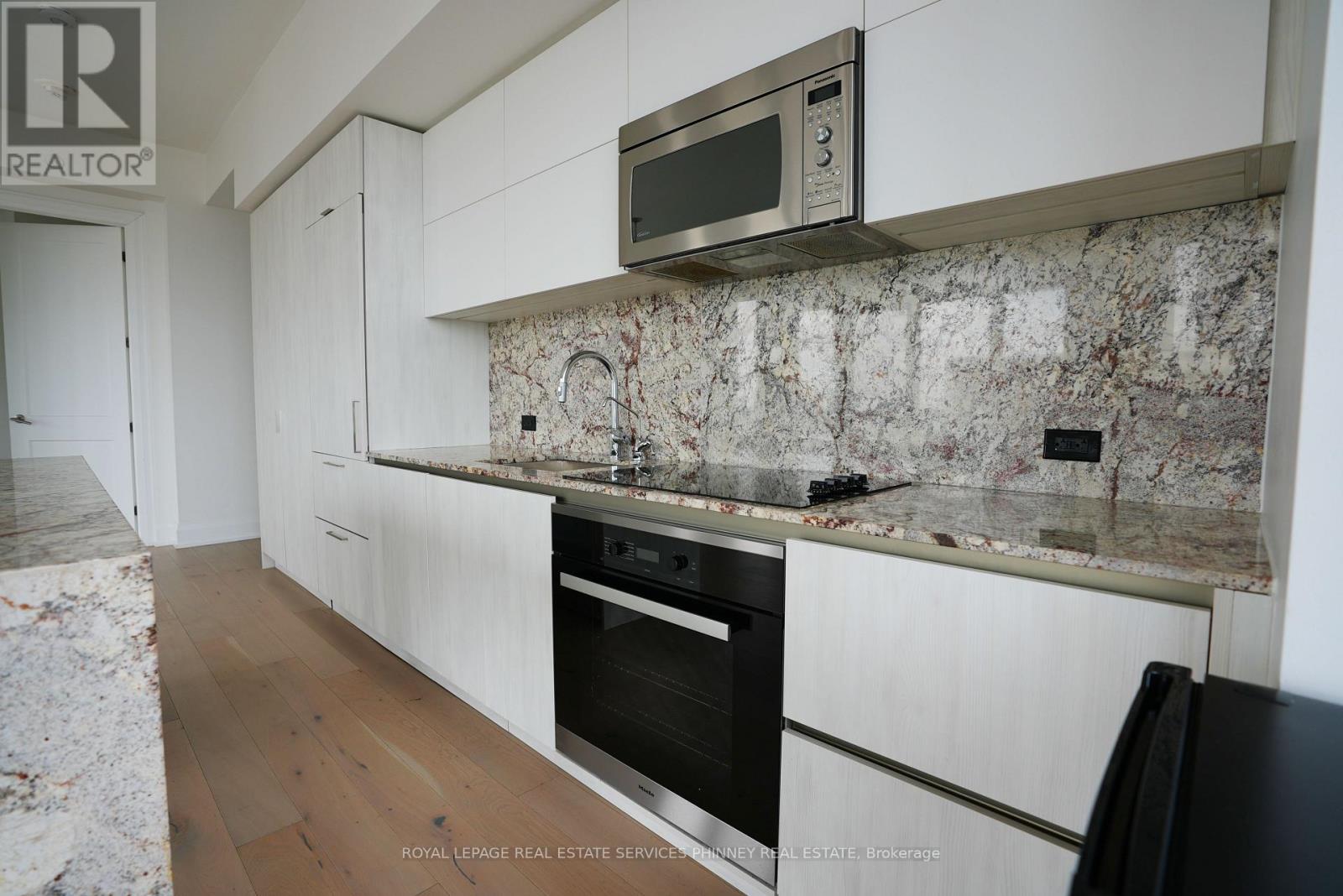 1702 - 21 Park Street, Mississauga, Ontario  L5G 1L7 - Photo 9 - W12941404