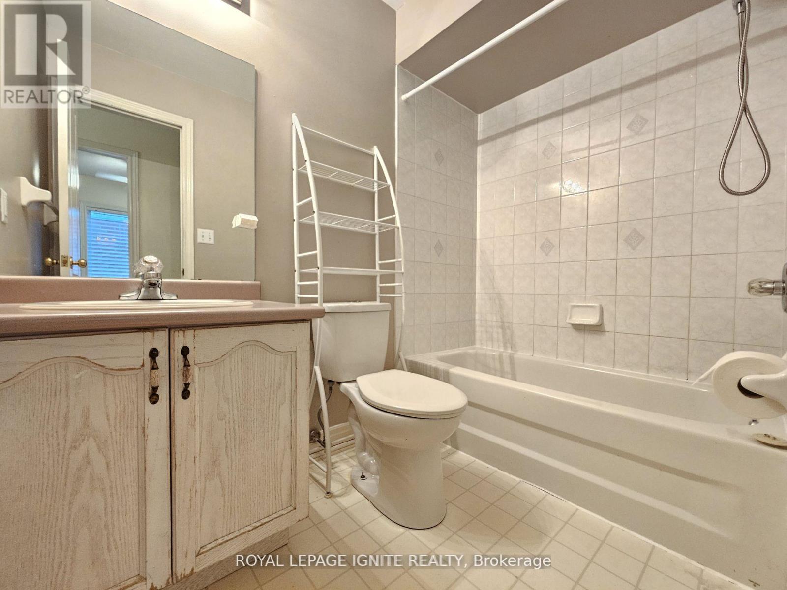 60 Pressed Brick Drive, Brampton, Ontario  L6V 4K3 - Photo 14 - W12941412