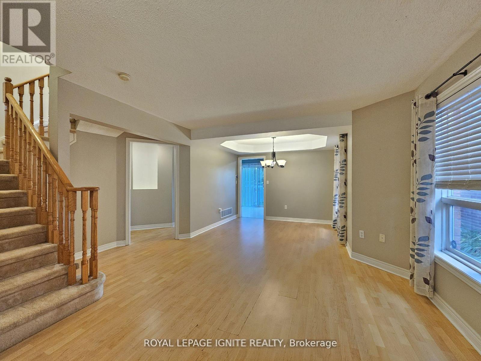 60 Pressed Brick Drive, Brampton, Ontario  L6V 4K3 - Photo 4 - W12941412